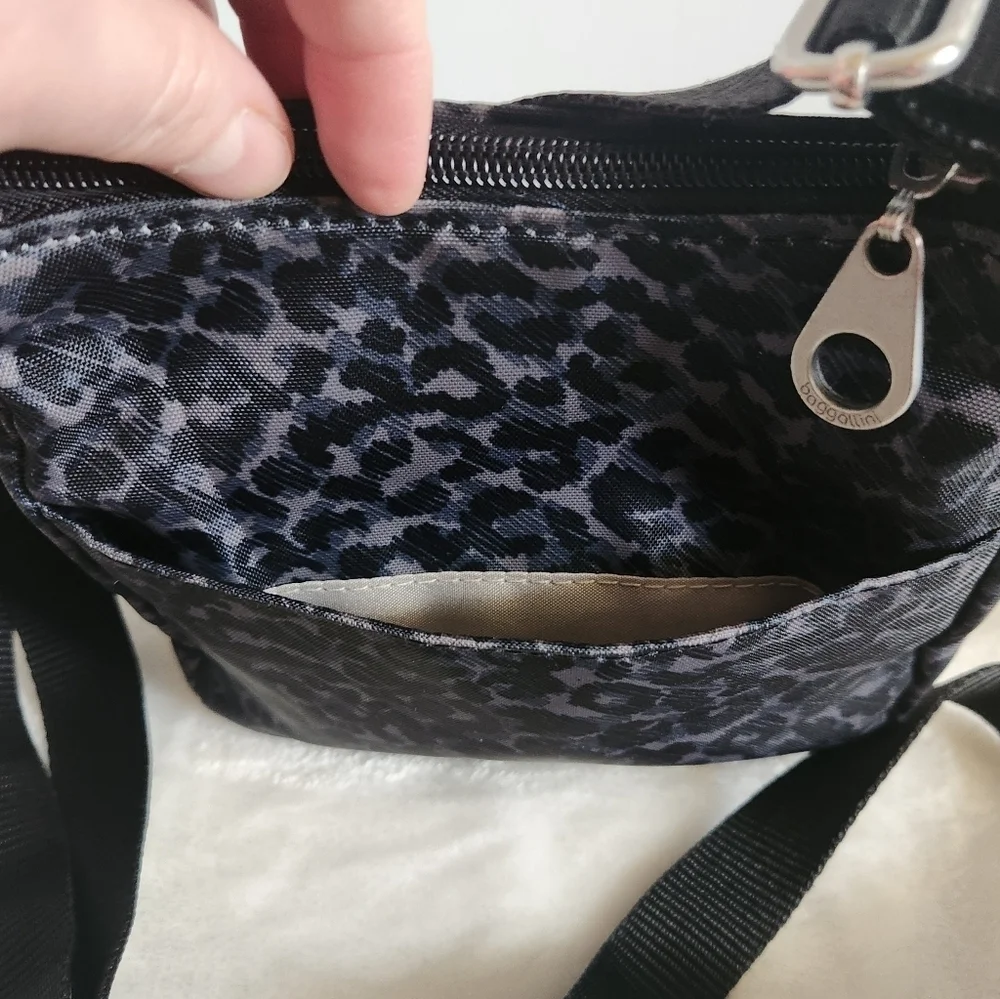 Baggallini Joey Black Gray Charcoal Cheetah Mini Crossbody Bag Purse